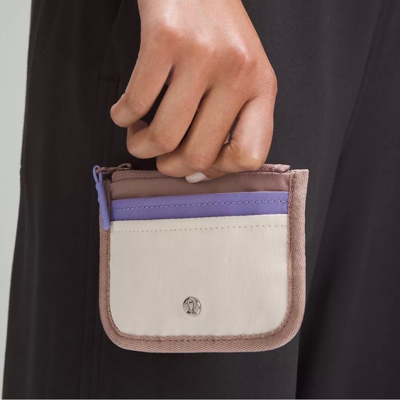 💜NWT🤍Lululemon True Identity Wallet - Twilight Rose/Dark Lavender/White Opal - Picture 4 of 6